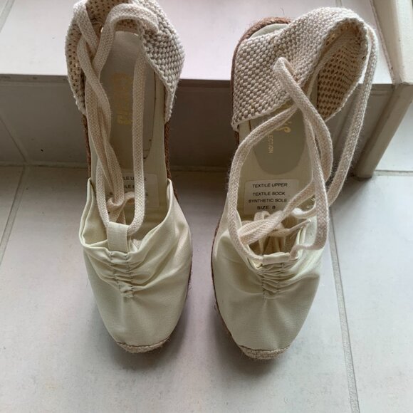 Cream Canvas Wedge Shoes With Ankle Ties Size 8 - Picture 2 of 9